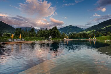 Abendstimmung am Thermalwasser Badesee