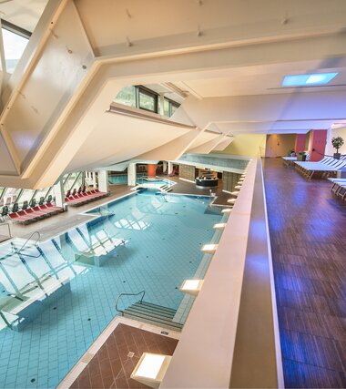 Thermal World Sicht von oben auf Thermalwasserbecken | © Alpentherme Gastein/Caputo