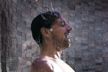 Sauna World Abkuehlung nach dem Saunagang in der Schwalldursche | © Gasteinertal Tourismus GmbH/Marktl