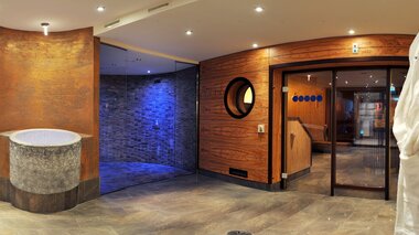 Sauna World Cascadia Eventsauna mit Eisbrunnen | © Alpentherme Gastein/Wolkersdorfer