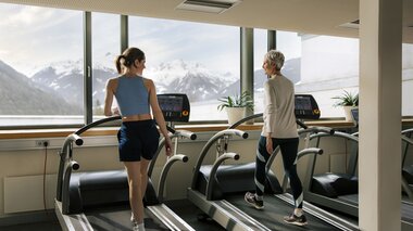 Sports World Fitness Center Frauen am Laufband | © Alpentherme Gastein/Paul Bauer