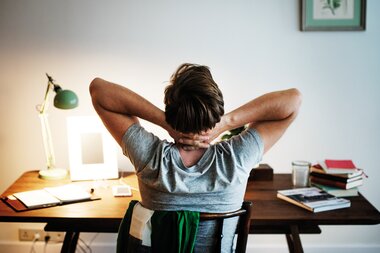 Mentale Gesundheit Entspannen am Schreibtisch | © Freepik.com