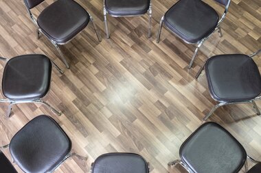 Psychologie Gruppentherapie | © Freepik.com/Deksaplan