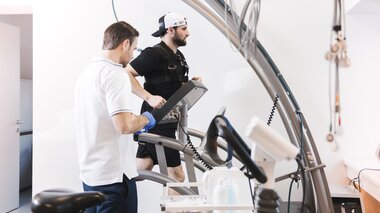 Sportmedizin Leistungstest am Laufband | © adidas Infinite Trails/Marktl Photography