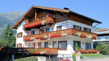 Haus Gross Aussenansicht im Sommer | © Haus Gross